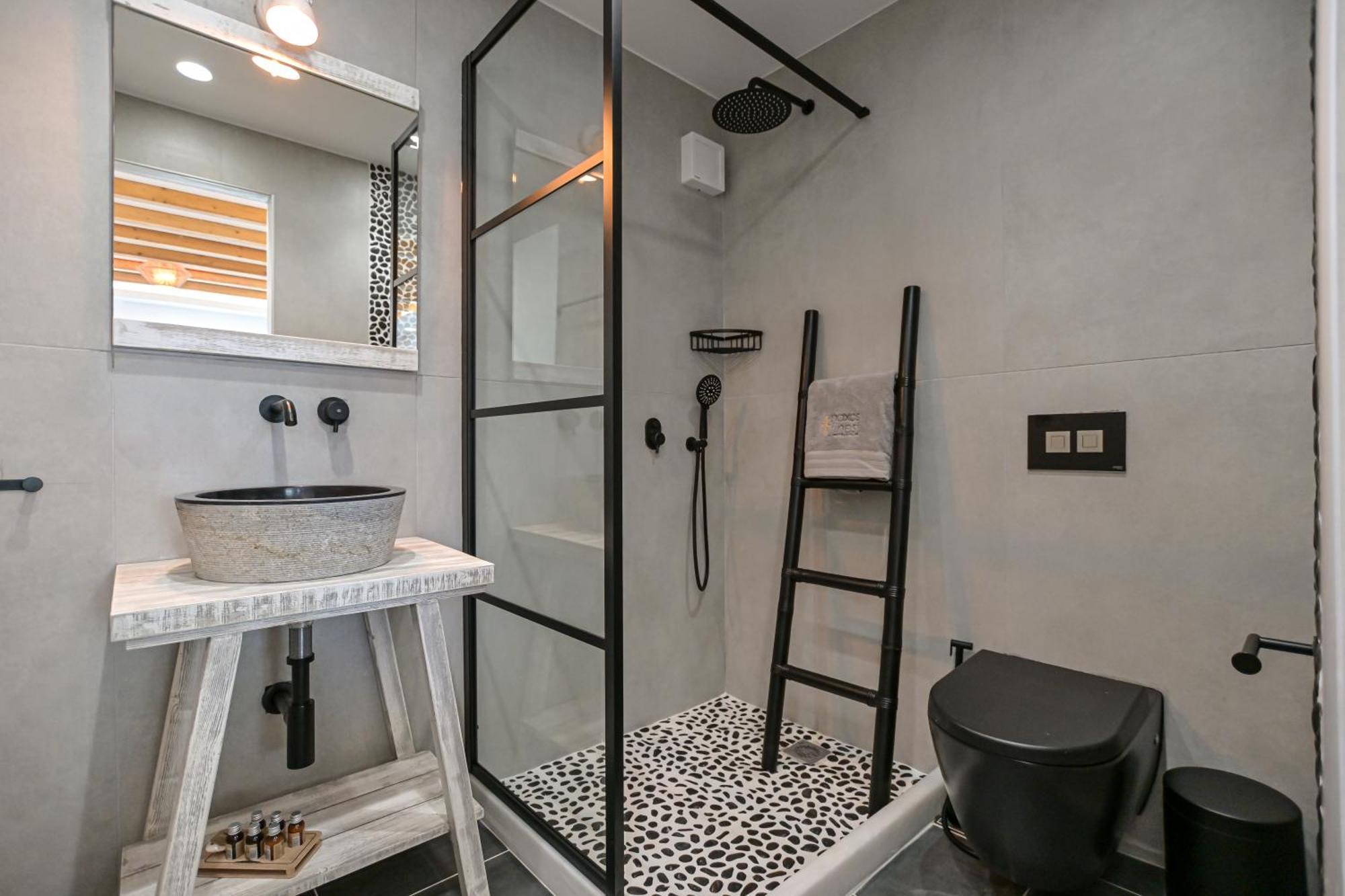 Deluxe Suite Pool View & Private Hot Tub,1539434551:JPEG