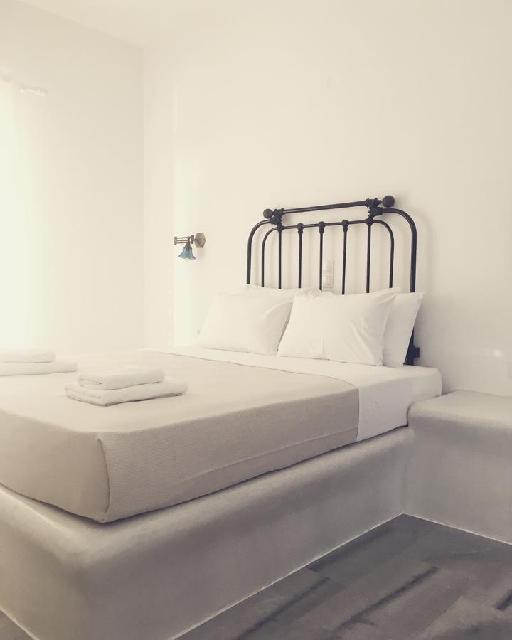 Deluxe Double Room (2 Adults + 1 Child),812643354:JPEG