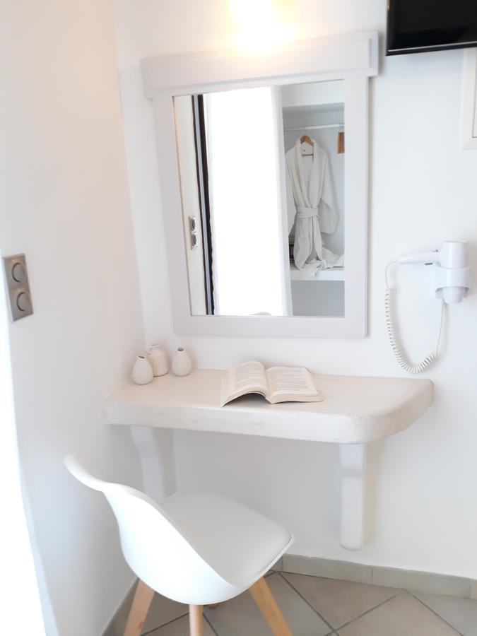 Superior Double Room with Balcony and Side  Sea View