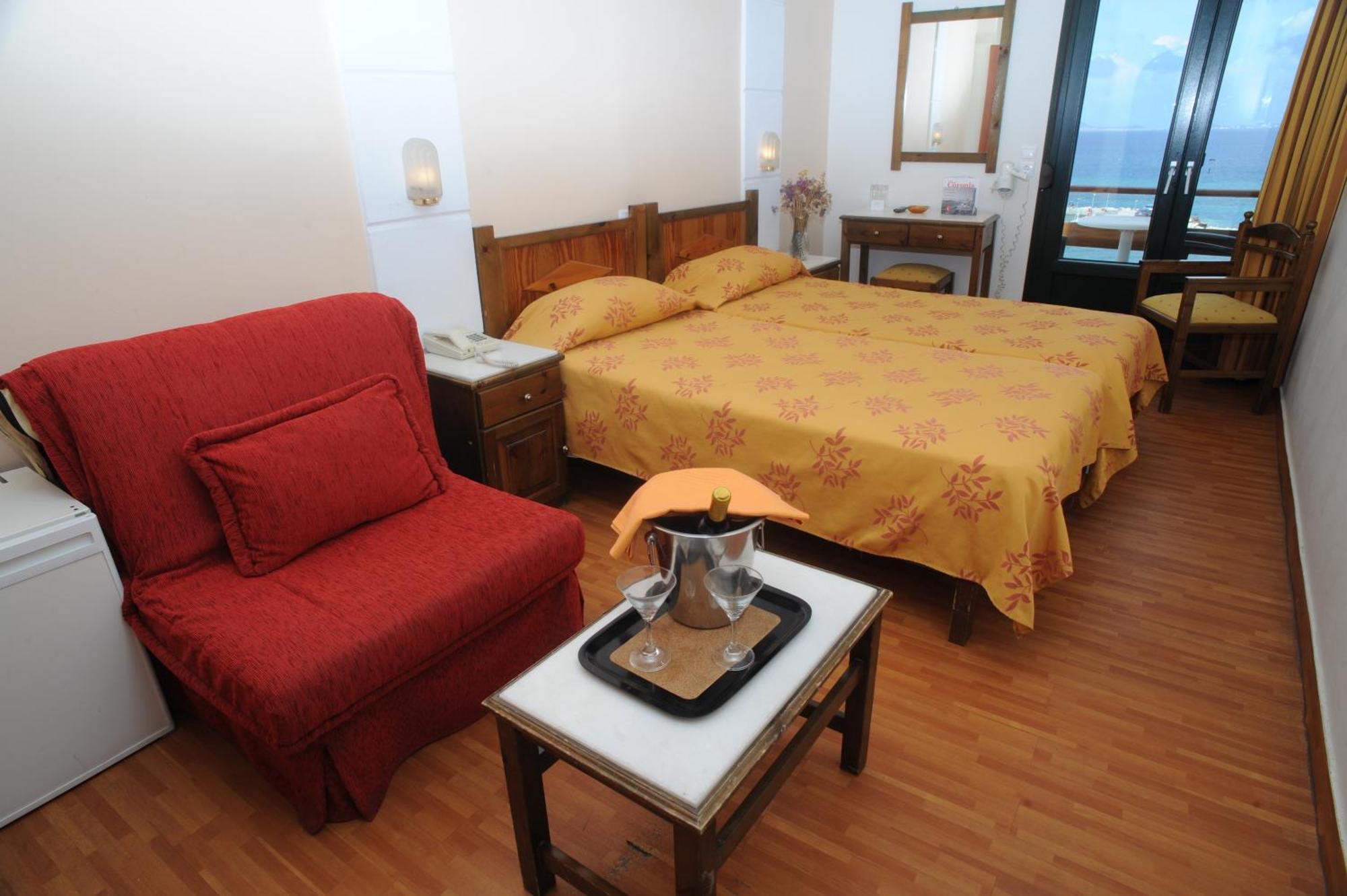 Twin Room Sofa Bed & Port View,686908104:JPEG