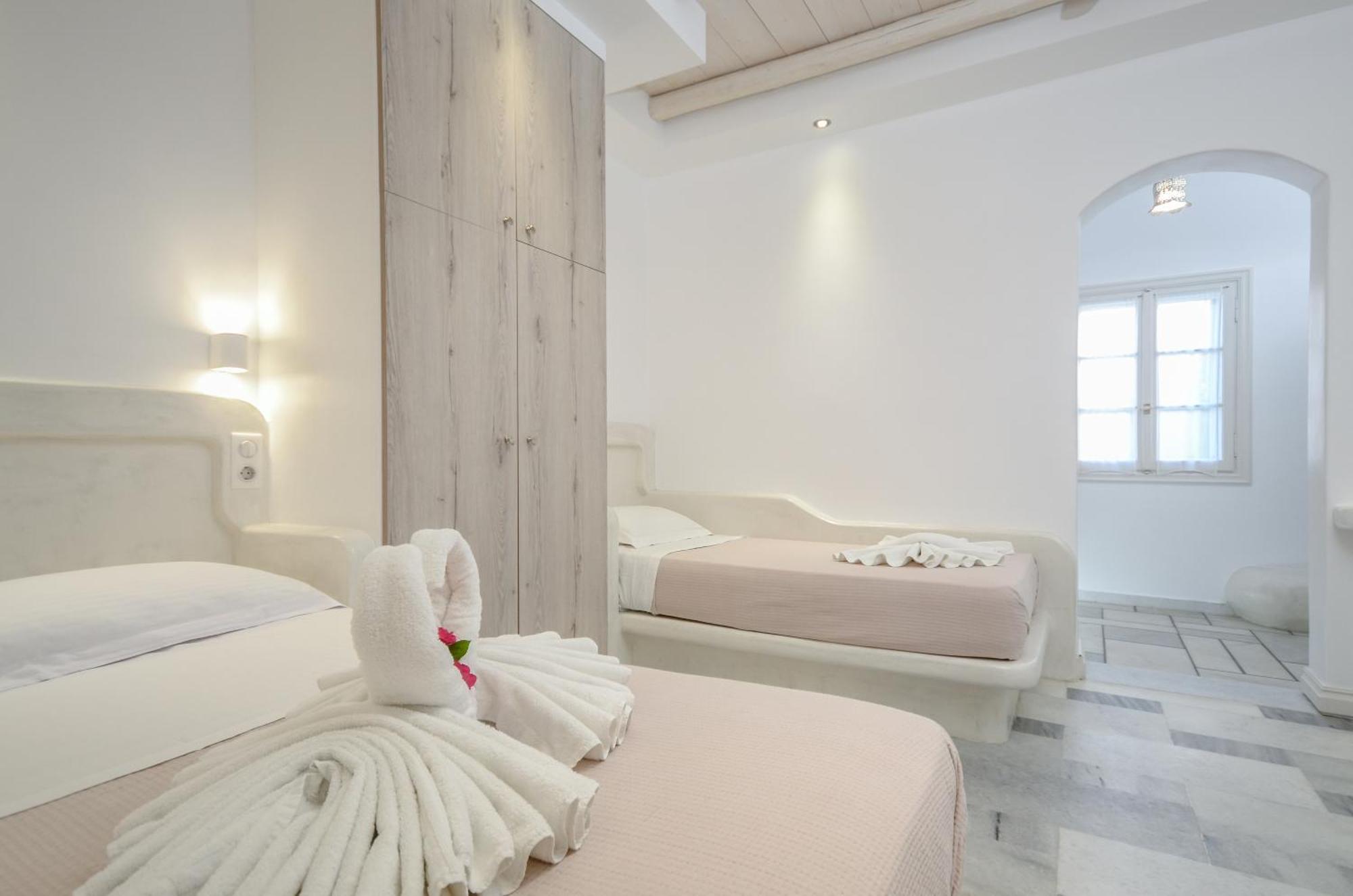 Family Studio,932625415:JPEG