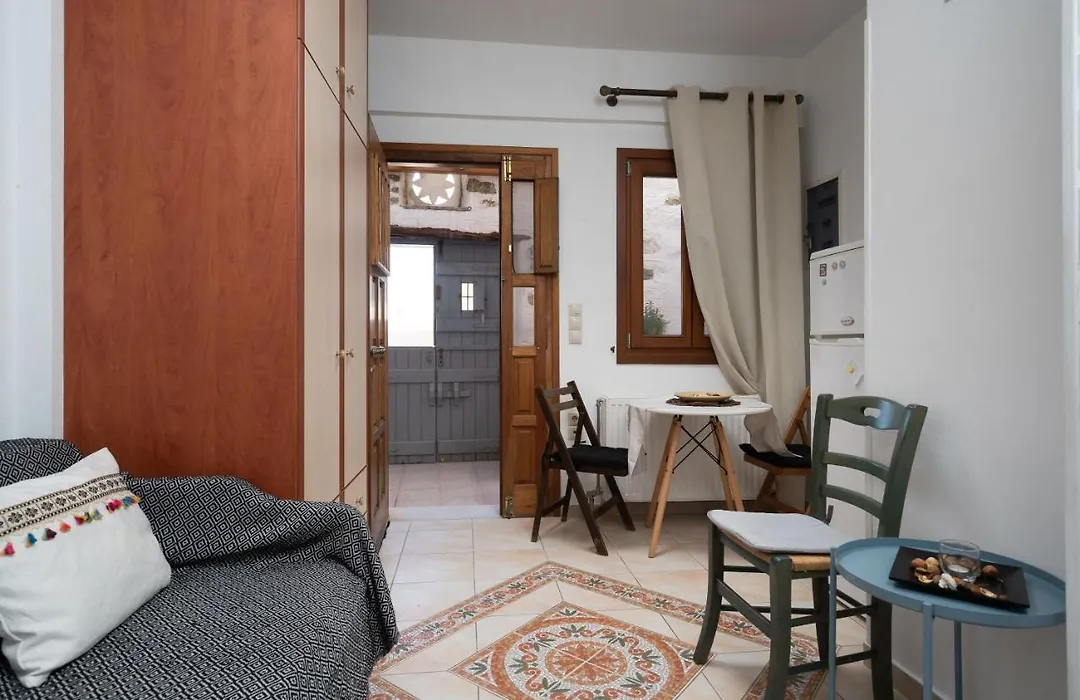 Small Apartment In Grotta Naxos-1