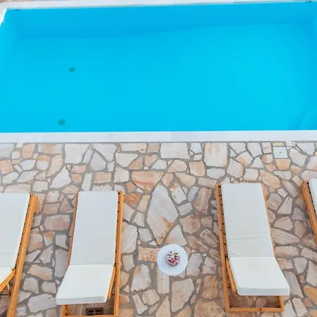 Azaland Naxos-2