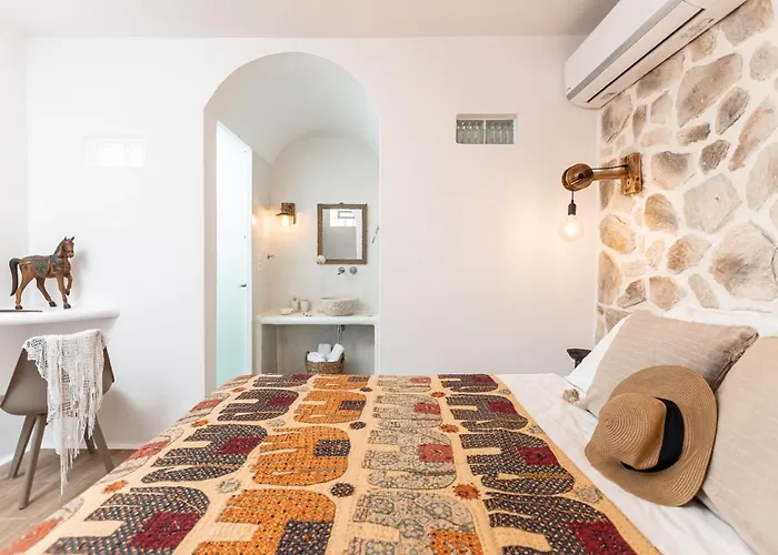 White Luxurious Apartment Iιi Glinado Naxos