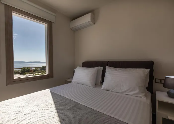 Pet friendly Heaven'S Hill Apartment Naxos City